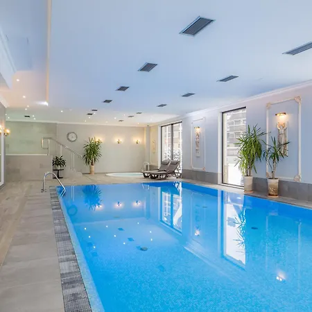 Paryski Art & Business - Basen Jacuzzi Sauna Malpi Gaj Szálloda 4*