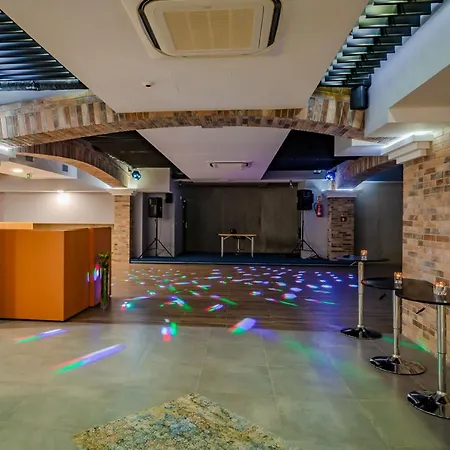 Szálloda Paryski Art & Business - Basen Jacuzzi Sauna Malpi Gaj 4*
